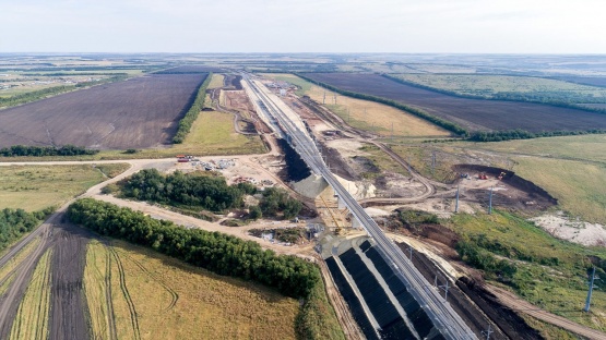 Двухпутная электрифицированная железная дорога на участке Журавка-Миллерово